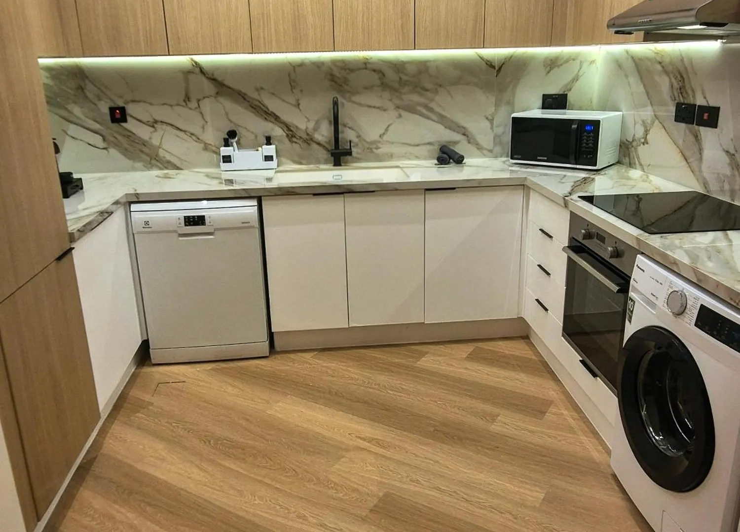 85M2 En Suite, Difc Dubai 0*,